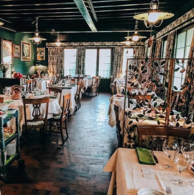 Auberge d'Onex : cuisine italienne authentique dans un cadre verdoyant à Genève