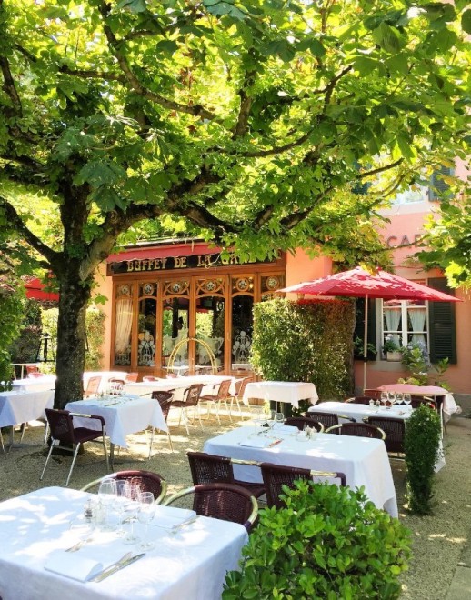 Buffet de la Gare à Céligny : Savourez la Cuisine Traditionnelle dans un Cadre Art déco