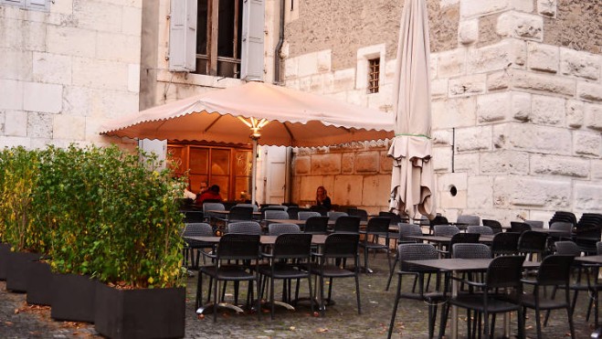 Café Papon: Institution Gastronomique à Genève